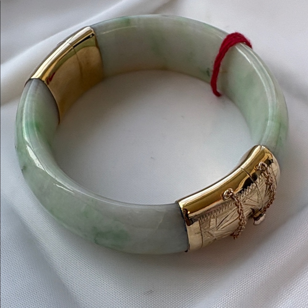 Vintage 14K YG Green Jade Split Cap-Cut Bracelet- 6.25” Inside Measurement